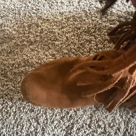 Women’s Brown Fringe Minnetonka Mid-Calf Boots - Picture 6 of 8